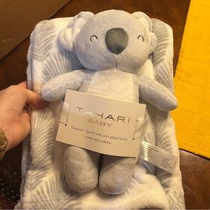 NWT plush baby blanket with stuffy